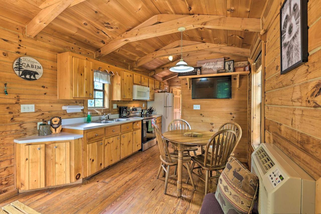 Quaint Log Cabin With Views Near West Jefferson Warrensville Экстерьер фото